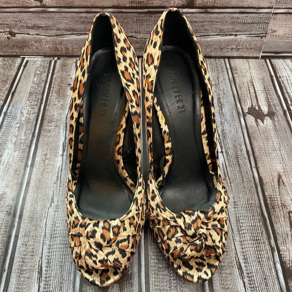 Forever 21 leopard print stiletto heels - Picture 1 of 8